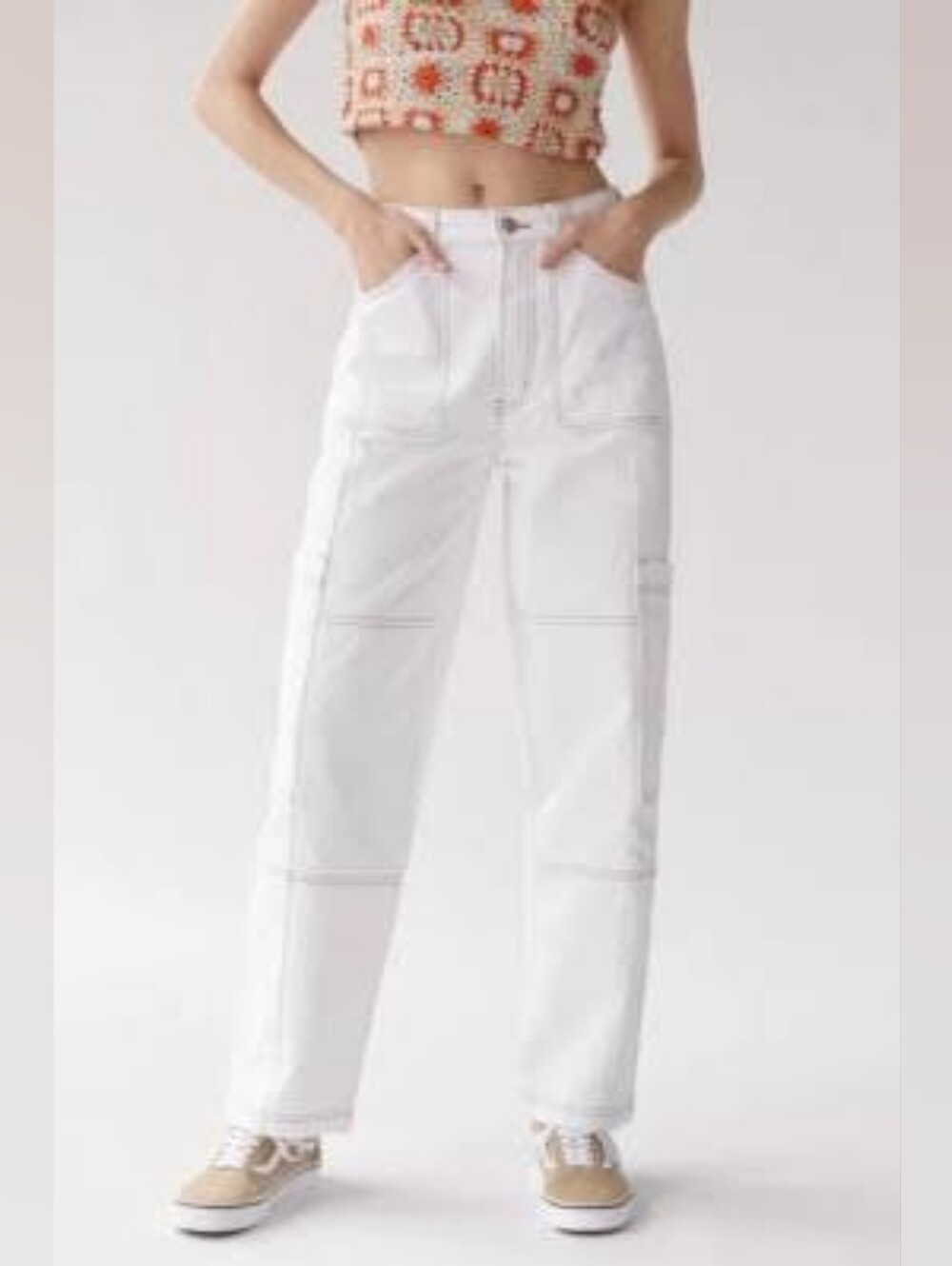 ✨️URBAND OUTFITTERS - WHITE HIGH-RISE CARGOS✨️